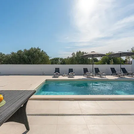 Justin بيت للعطل