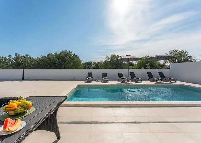 Justin بيت للعطل